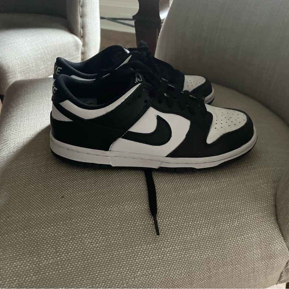 Boy Youth size 4.5 panda sneakers barely worn amazing condition